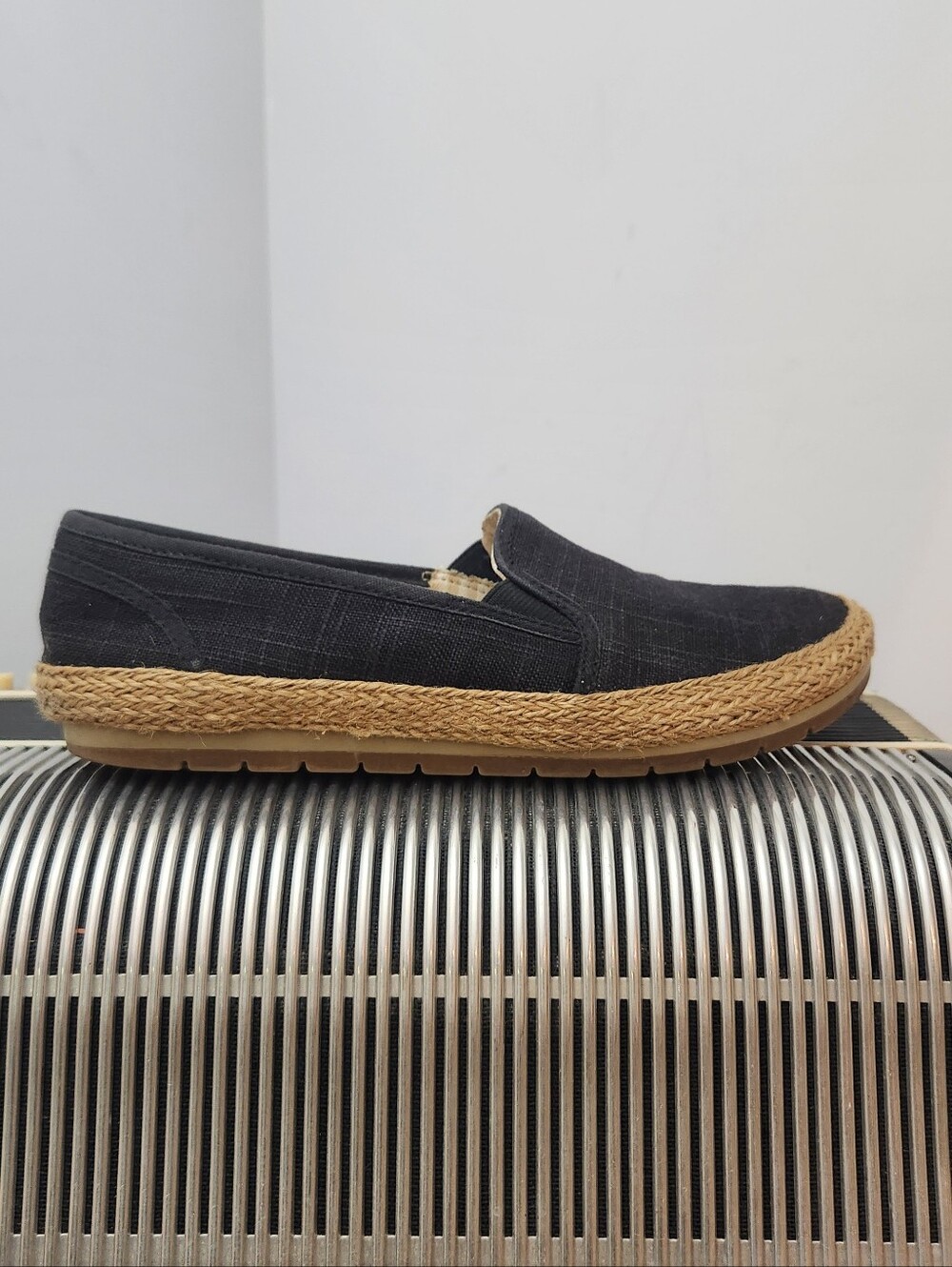 PRACTICALLY NEW NATURALIZER DARK BLUE DENIM SLIP ON LOAFERS W/JUTE ACCENT SZ 7.5